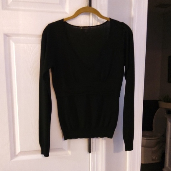 BURBERRY💥Nwot💥Black V-neck Sweater - Picture 2 of 7